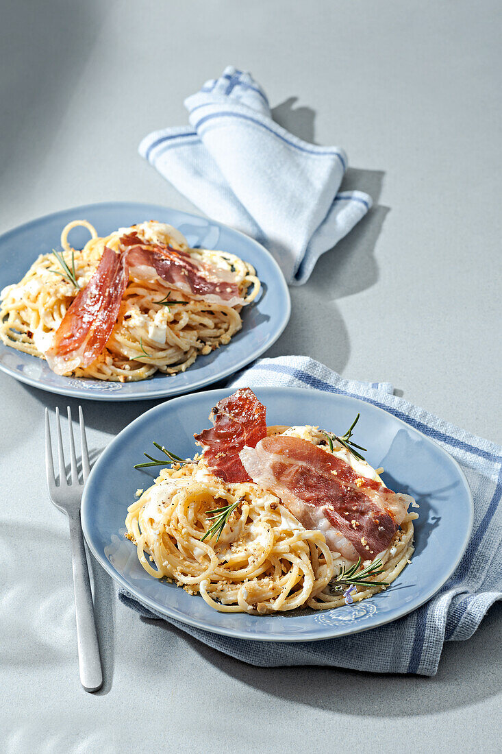 Spaghetti mit Parmesancreme und Carpegna-Schinken