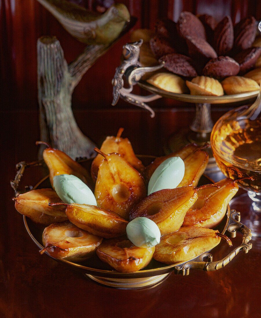 Caramelised pears with pistachio ice cream