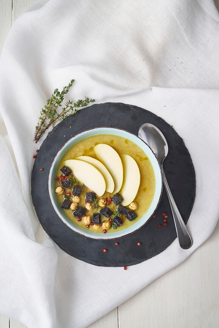 Chickpea cream with apples, curry and pomegranate seeds