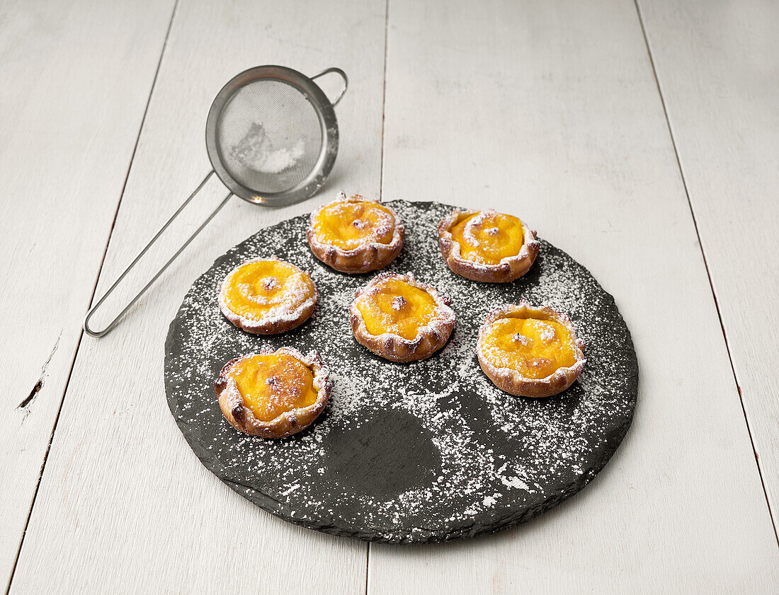 Sardinian pardulas with ricotta and icing sugar