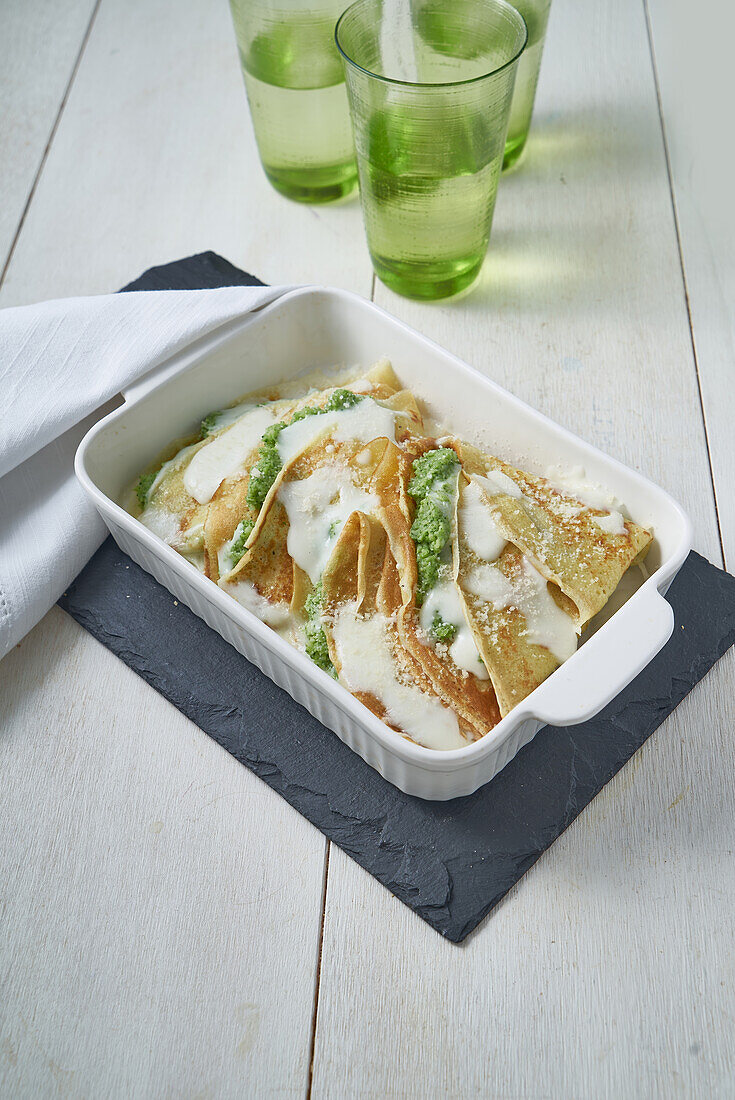 Crespelle au gratin with asparagus and cheese sauce