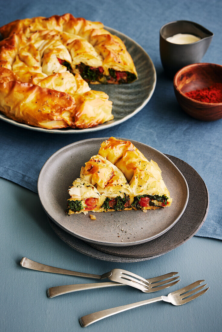 Winter strudel with kale, tomatoes and mozzarella