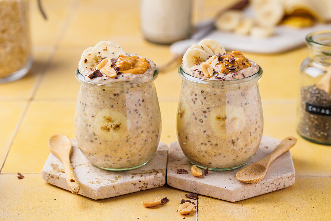 Overnight Oats mit Banane und Erdnussbutter