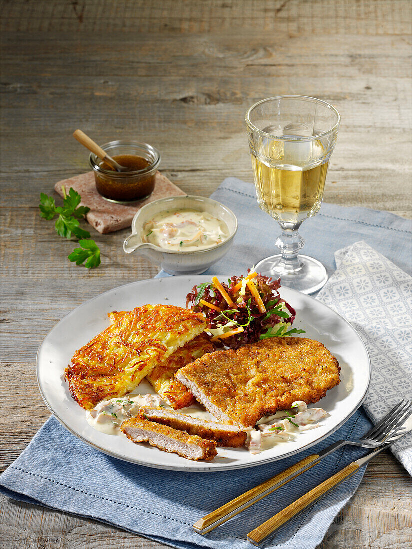 Swiss ham schnitzel with rösti and bacon sauce