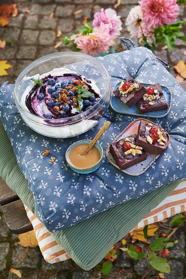 Blaubeer-Cheesecake-Creme, KiBa-Brownies