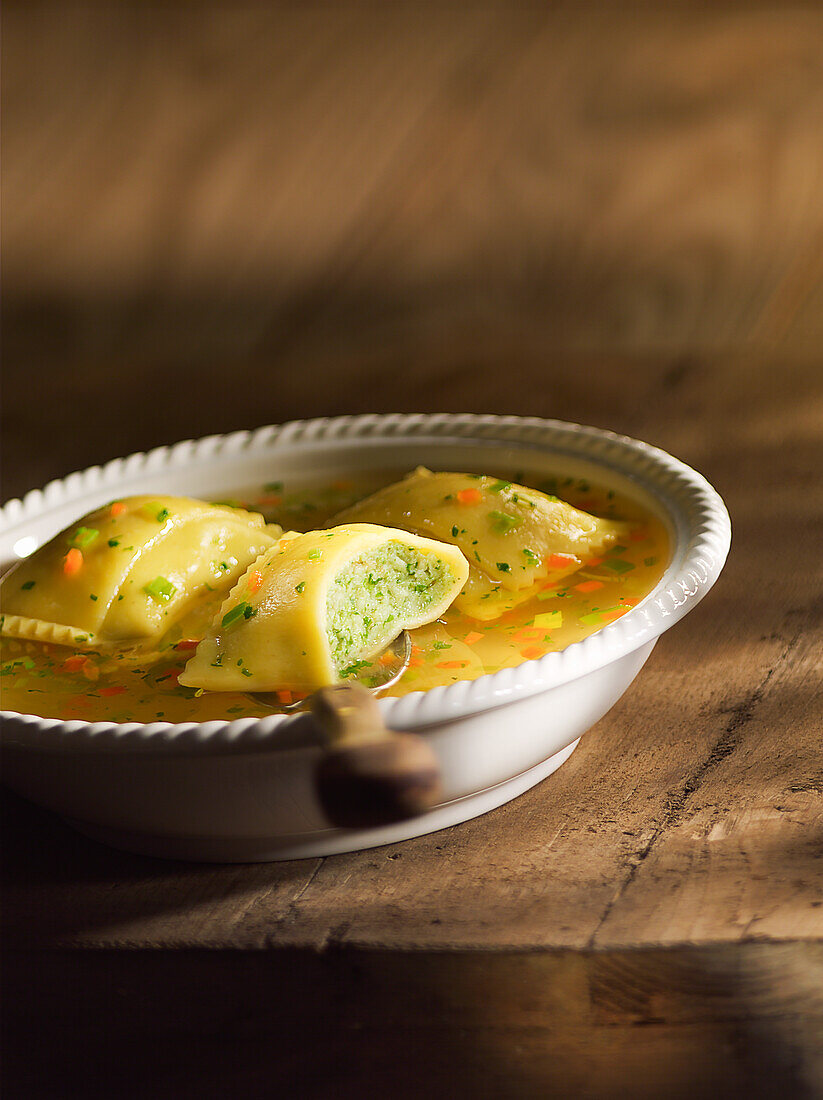 Swabian ravioli in vegetable broth