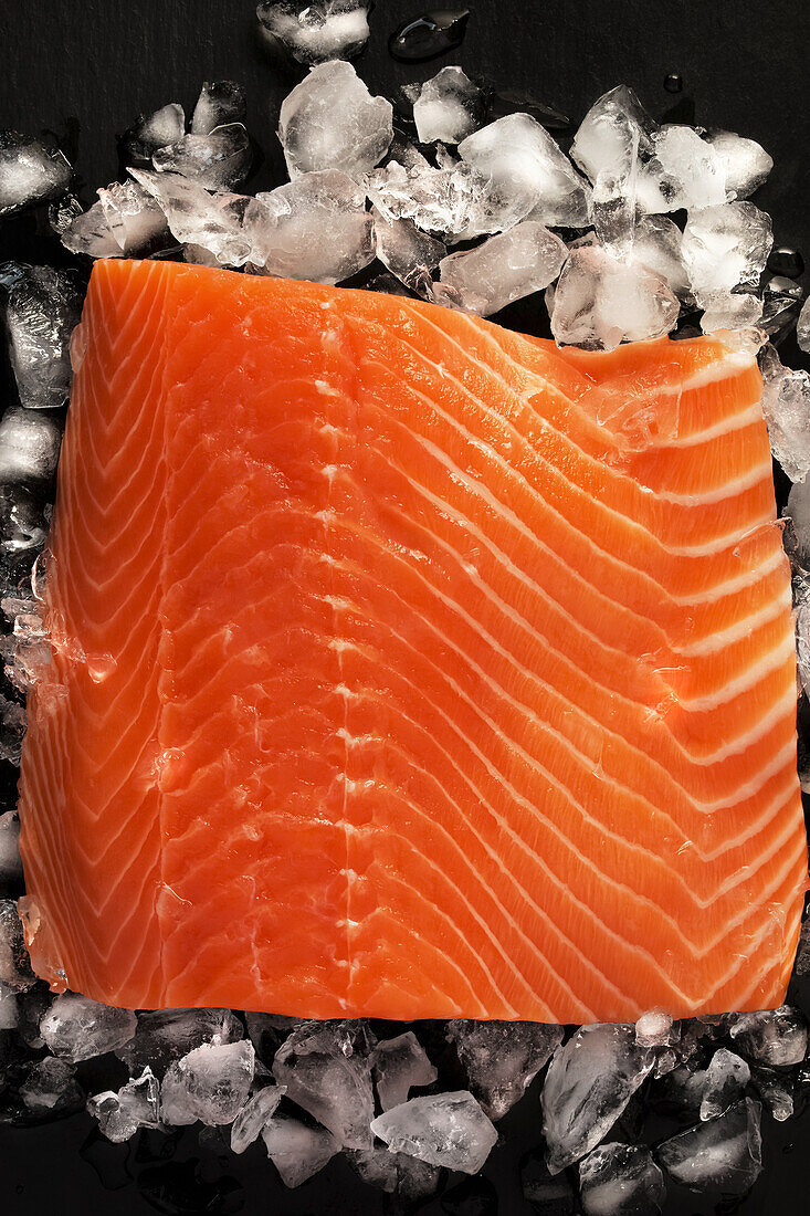 Salmon fillet (centre piece) on crushed ice