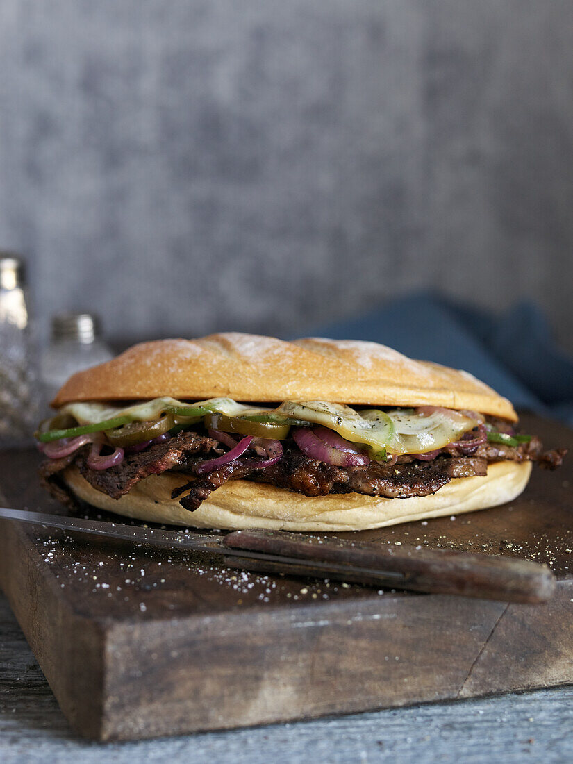 Flatbread steak sandwich with vegetables