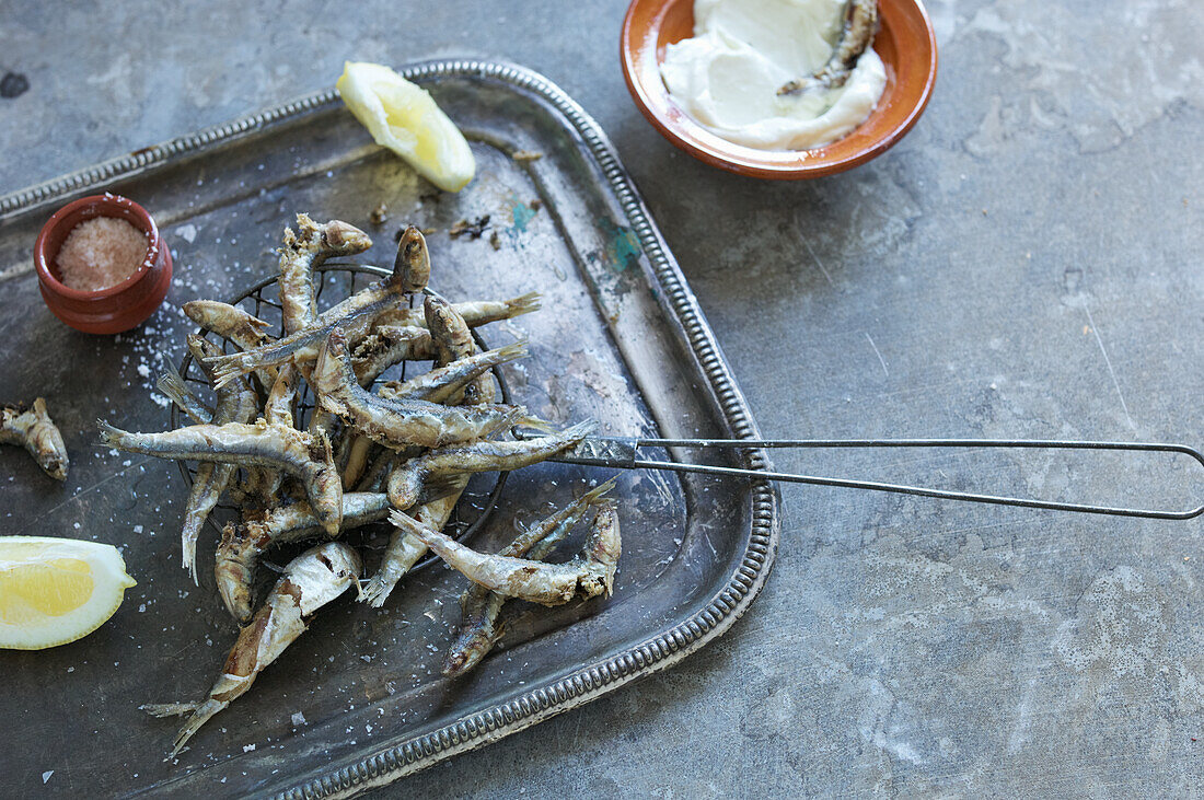 Boquarones frites - frittierte Sardellen (Spanien)