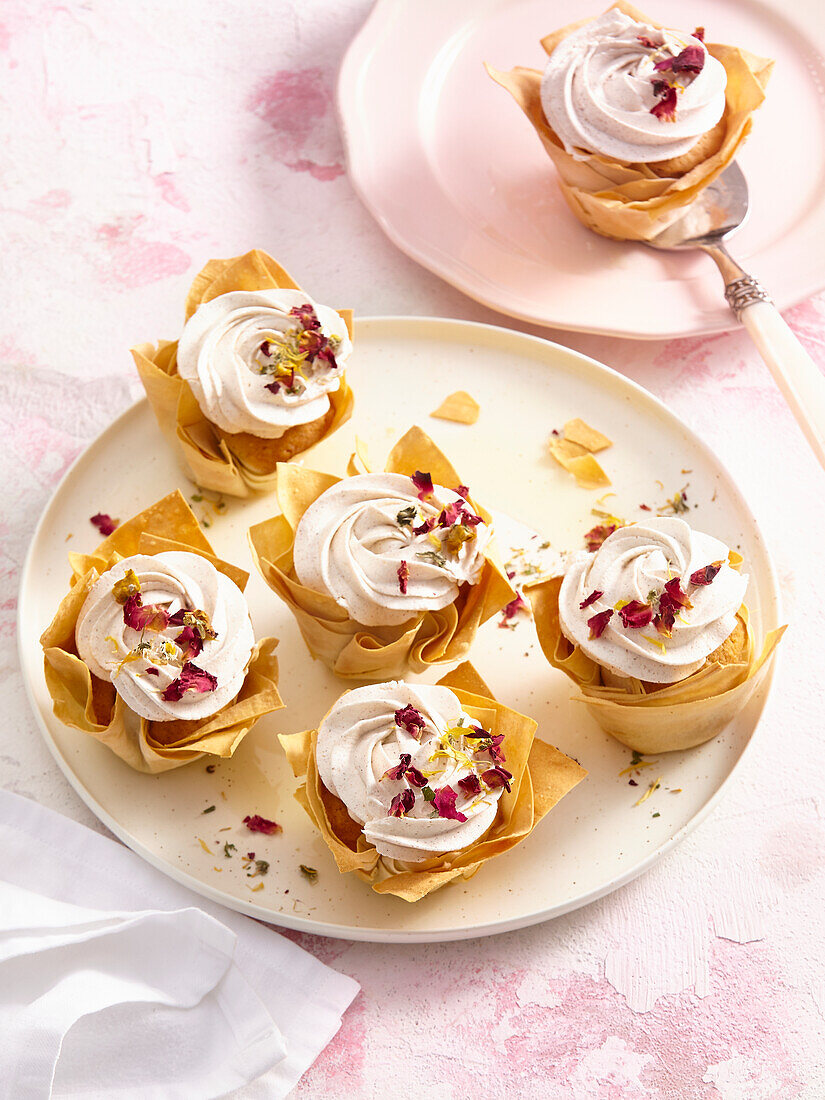 Baklava cupcakes with walnuts and a lemon and cream topping