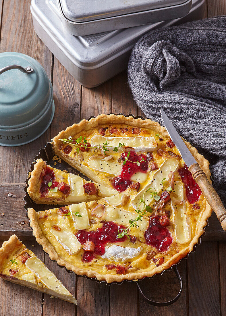 Quiche with bacon, brie and cranberries