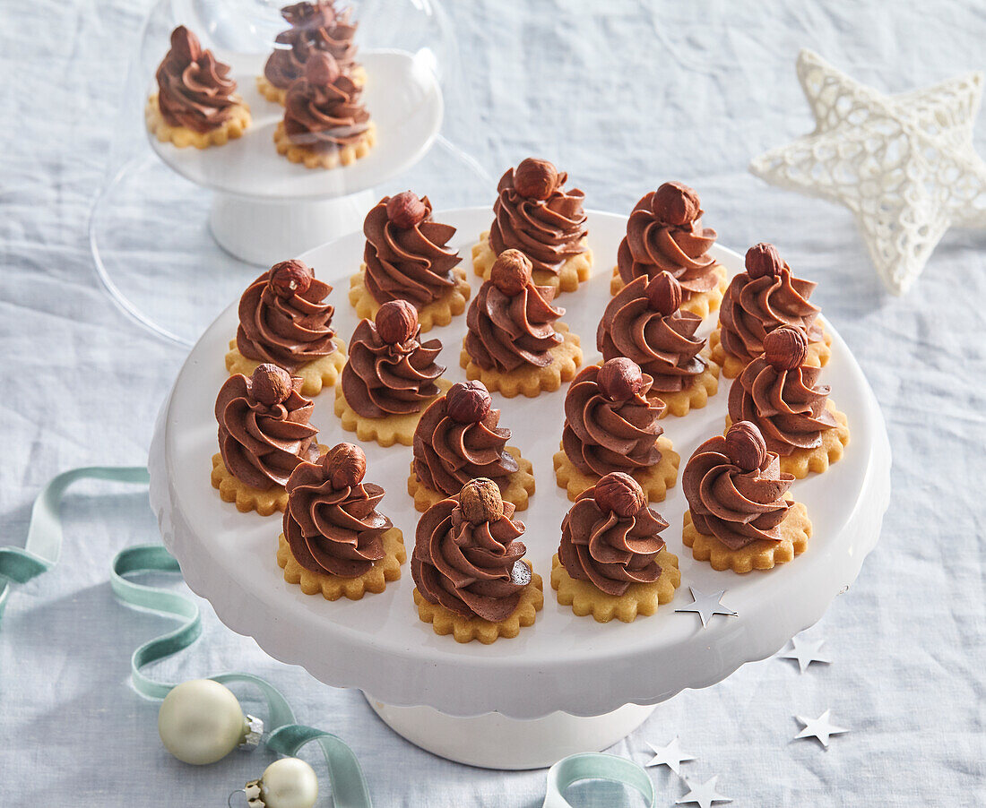 Christmas nougat cream tartlets with hazelnuts
