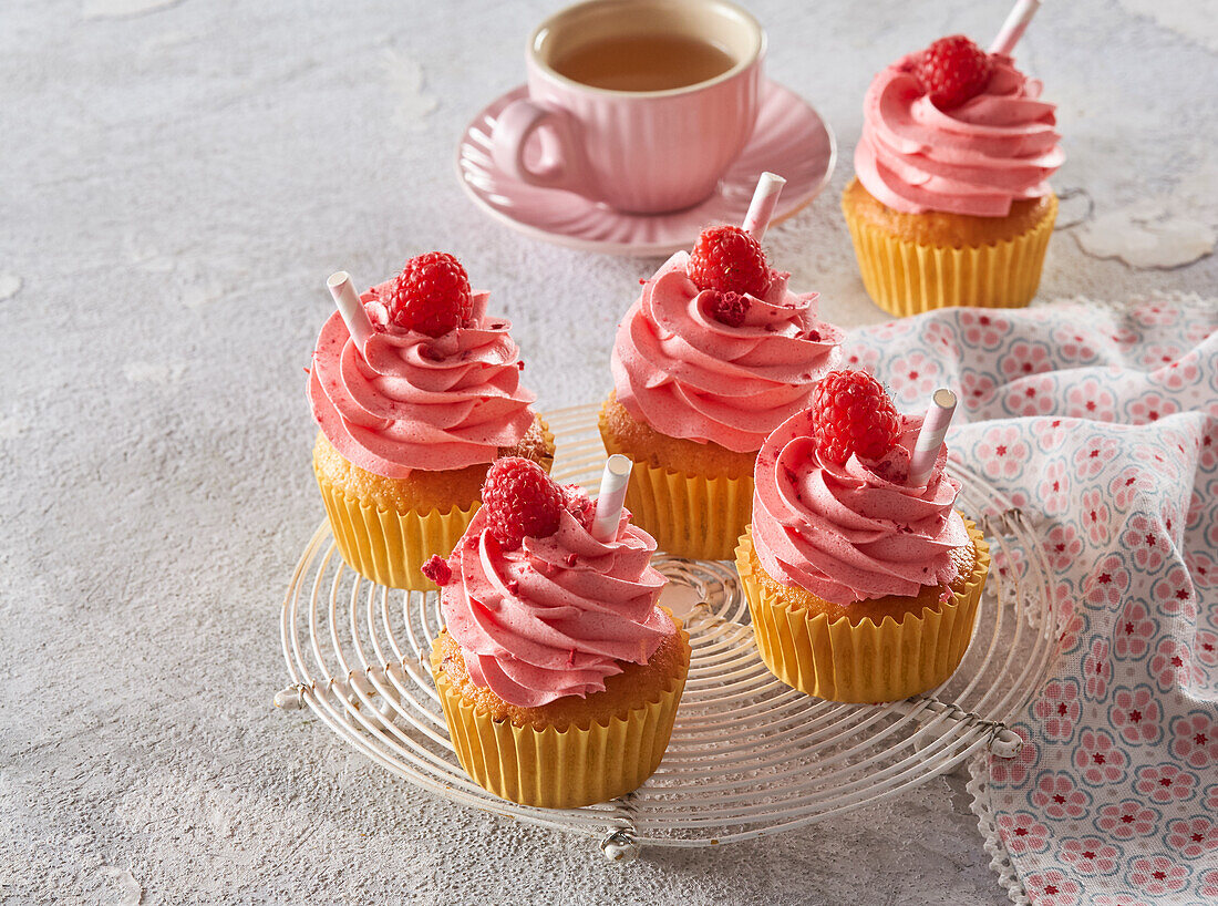 Raspberry cupcakes with mascarpone cream and fresh raspberries