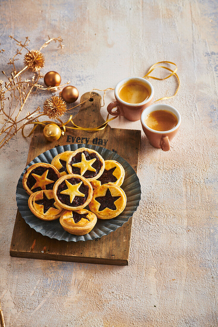 Christmas mince pies with fruit and nut filling