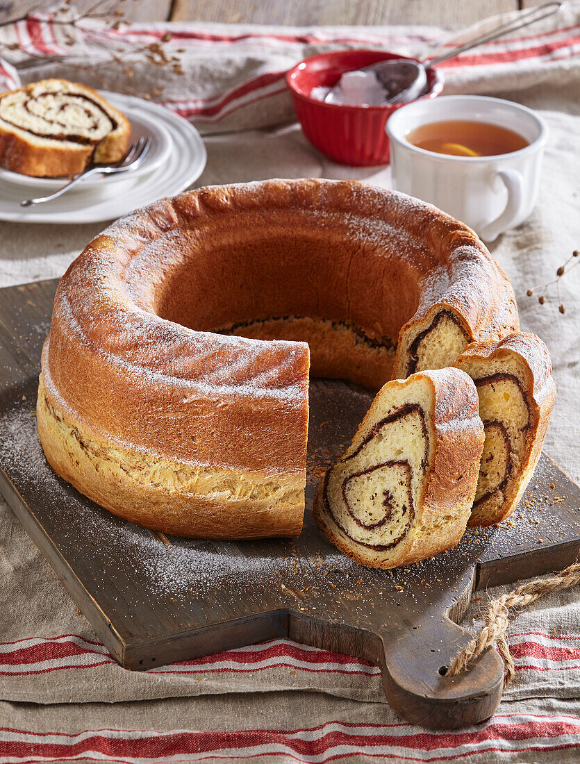 Yeast bundt cake with cocoa filling