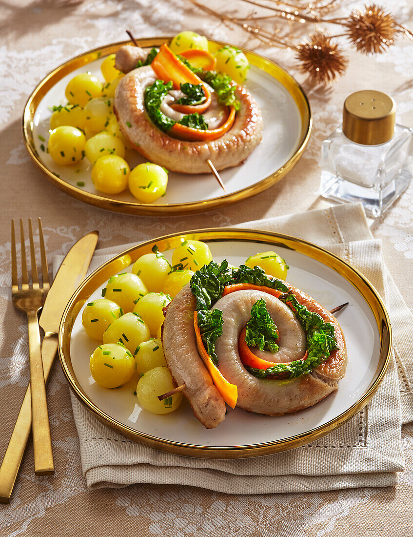 Sausage roll with vegetables and potatoes