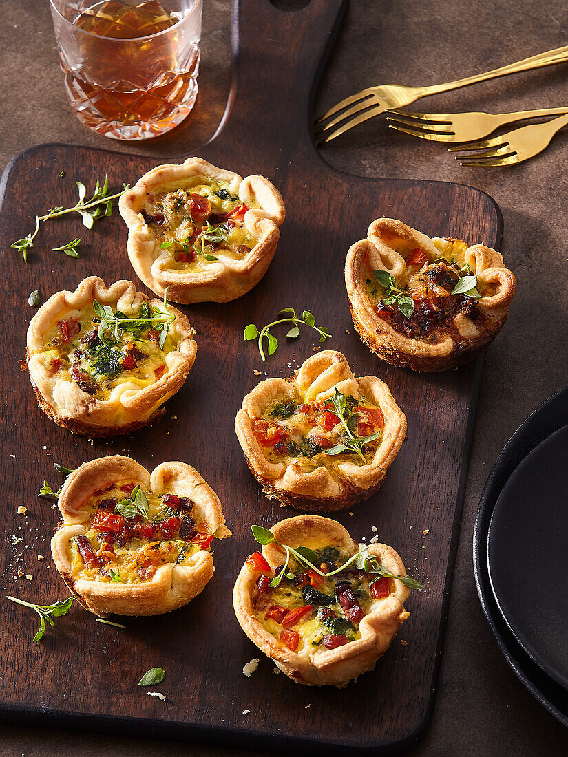 Mini quiches with spinach, bacon and tomatoes