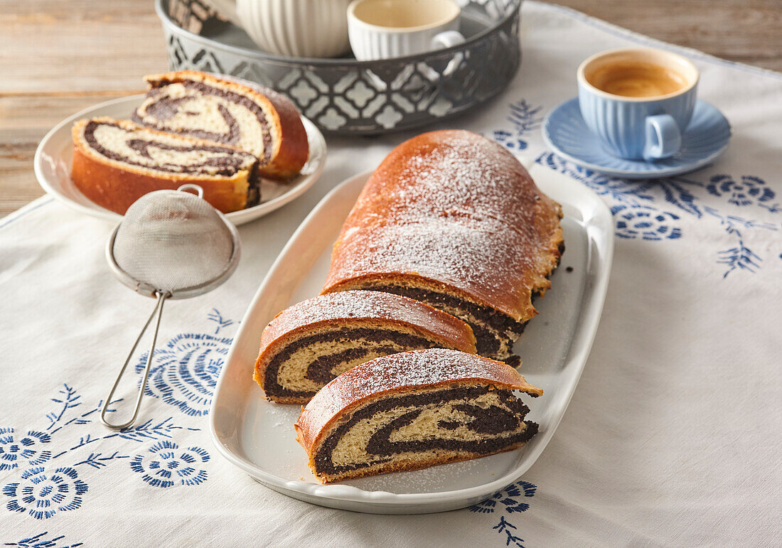 Poppy seed strudel with lemon and cinnamon flavour