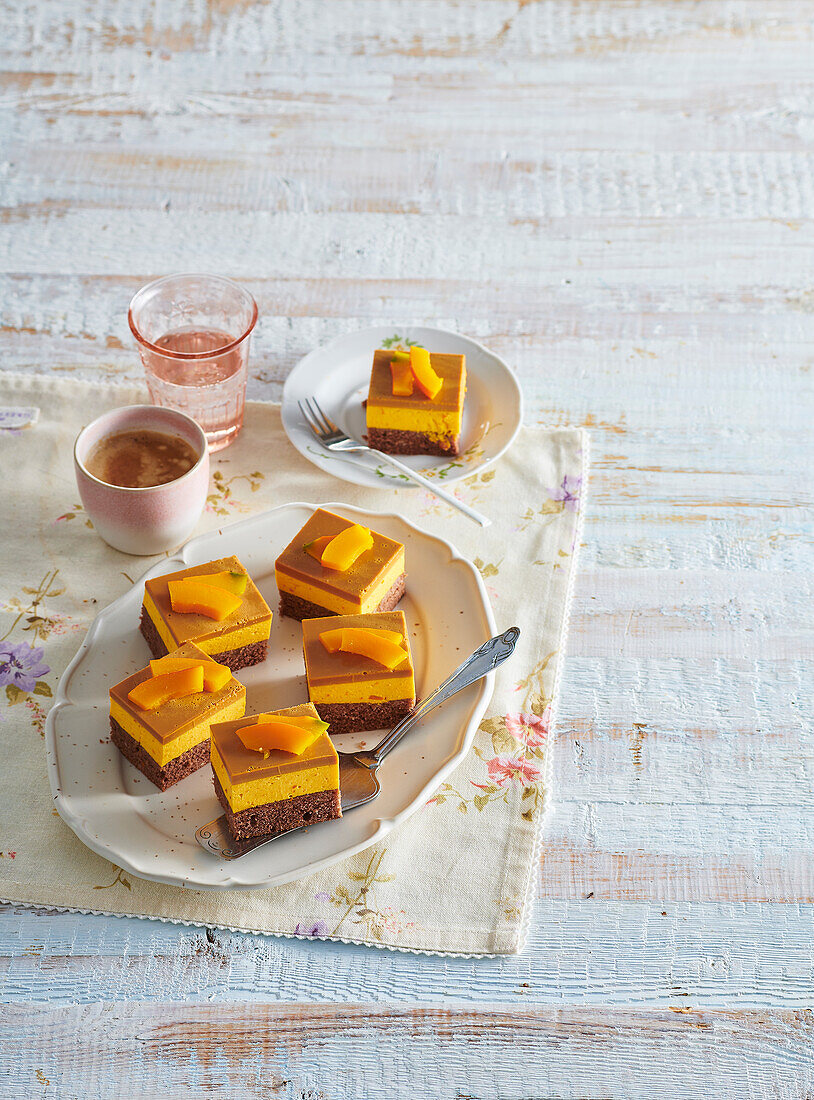 Pumpkin caramel bars with almond base