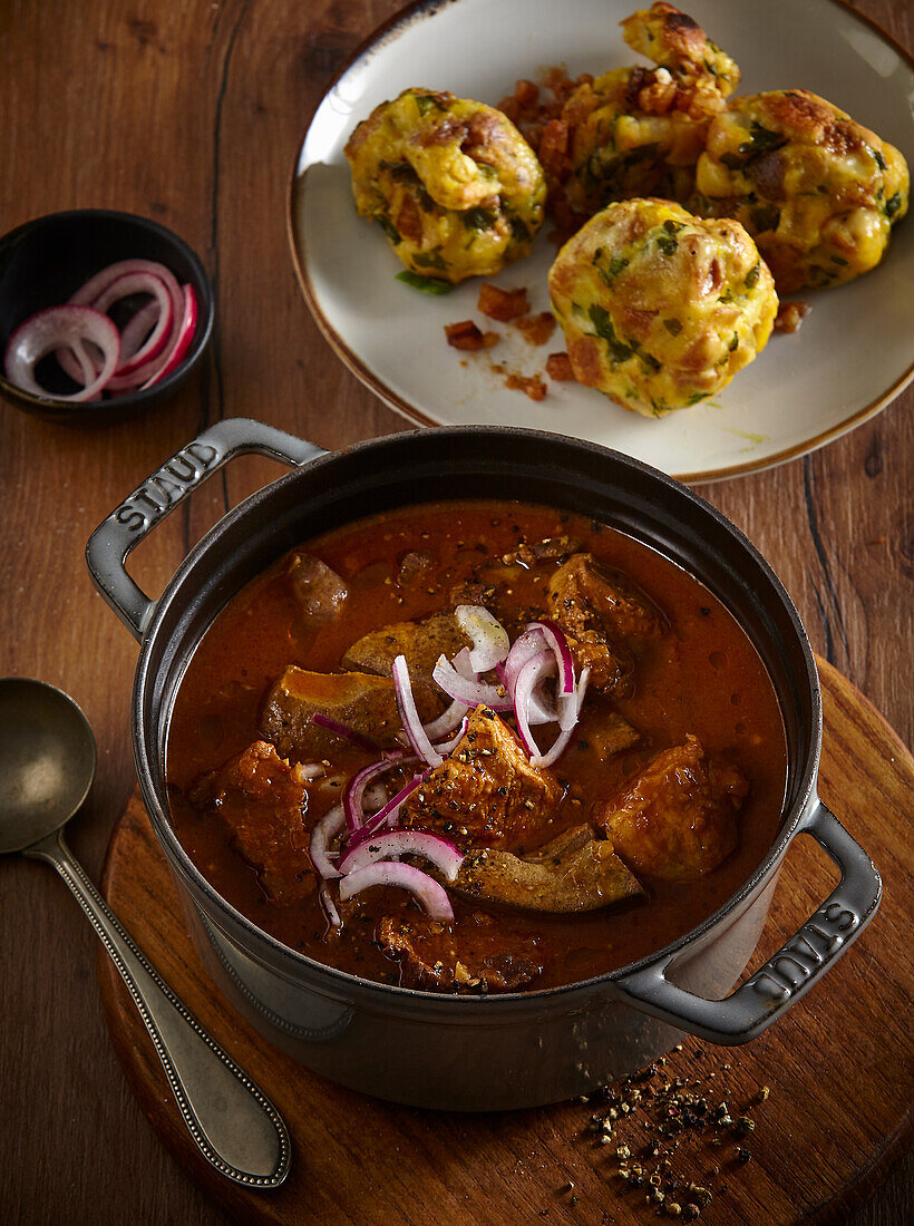 Pork goulash with grammel dumplings and onion rings