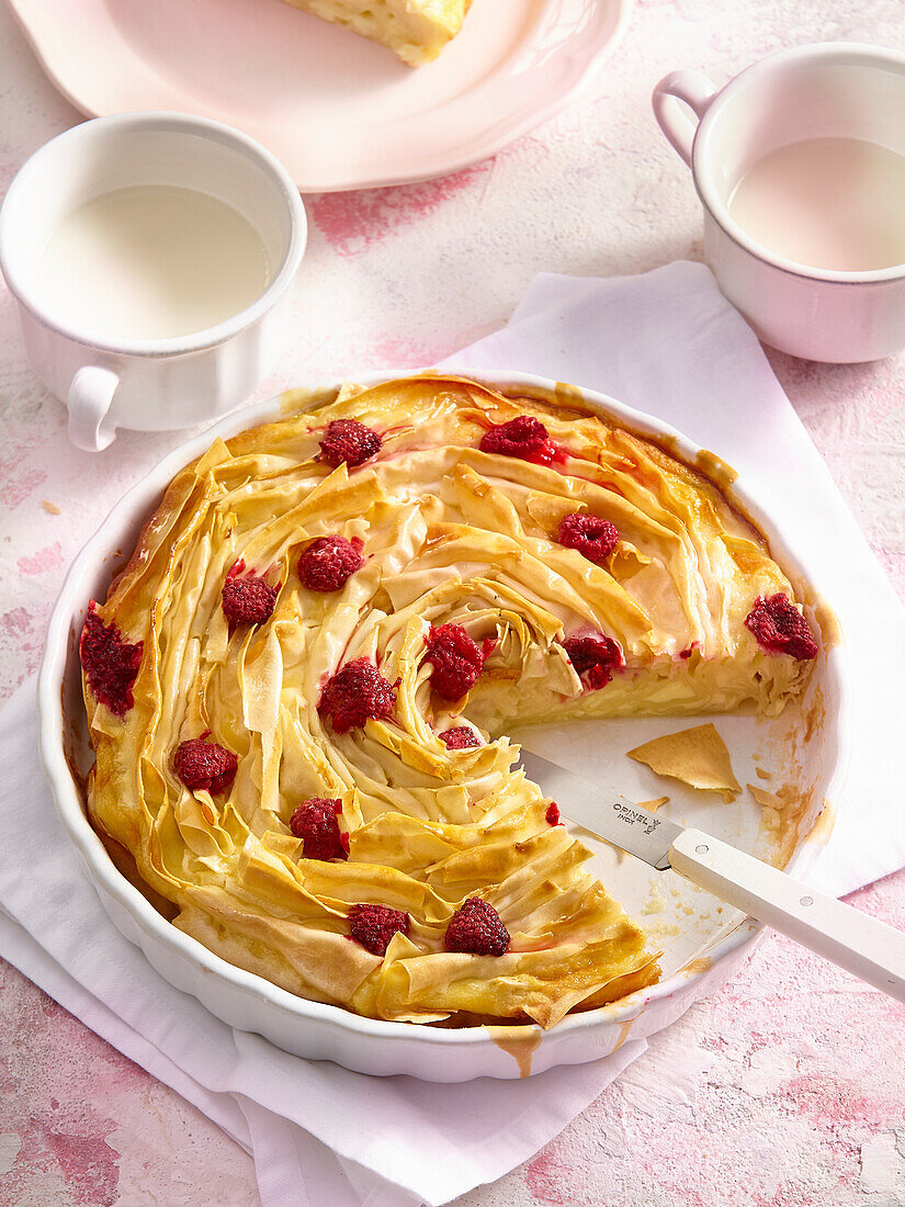 Blätterteigkuchen mit Orangen und Himbeeren