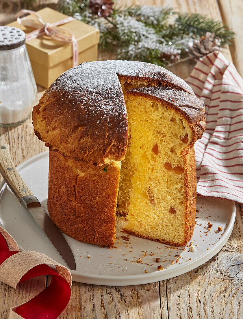 Panettone with candied fruit and sultanas