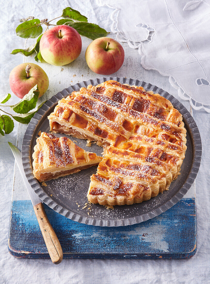 Apple pie with lattice and quark filling