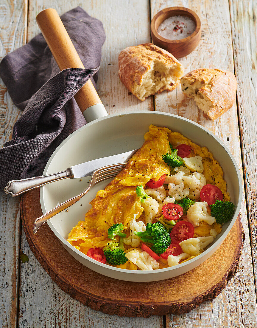 Omelette with tomatoes, broccoli and cauliflower