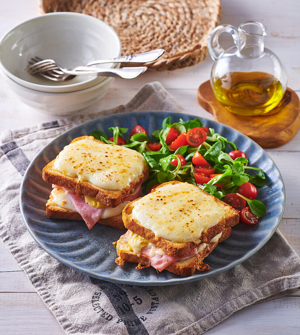 Croque monsieur with béchamel sauce and tomato lamb's lettuce