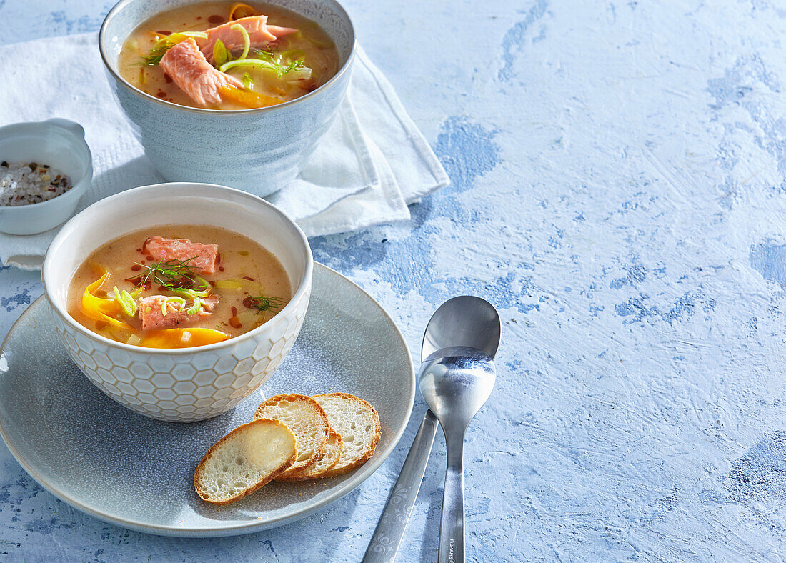 Fiskesuppe - Lachscremesuppe mit Gemüse