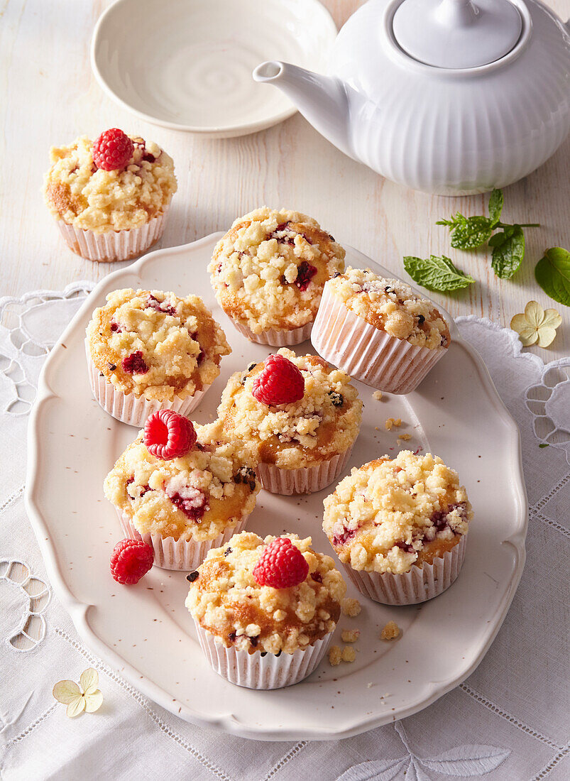 Himbeermuffins mit Quarkfüllung und Streuseln