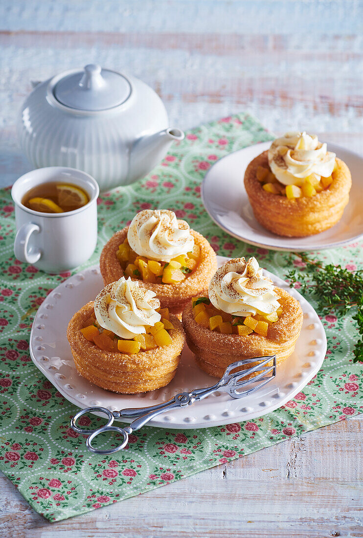 Churro tartlet with caramelised apples and whipped cream