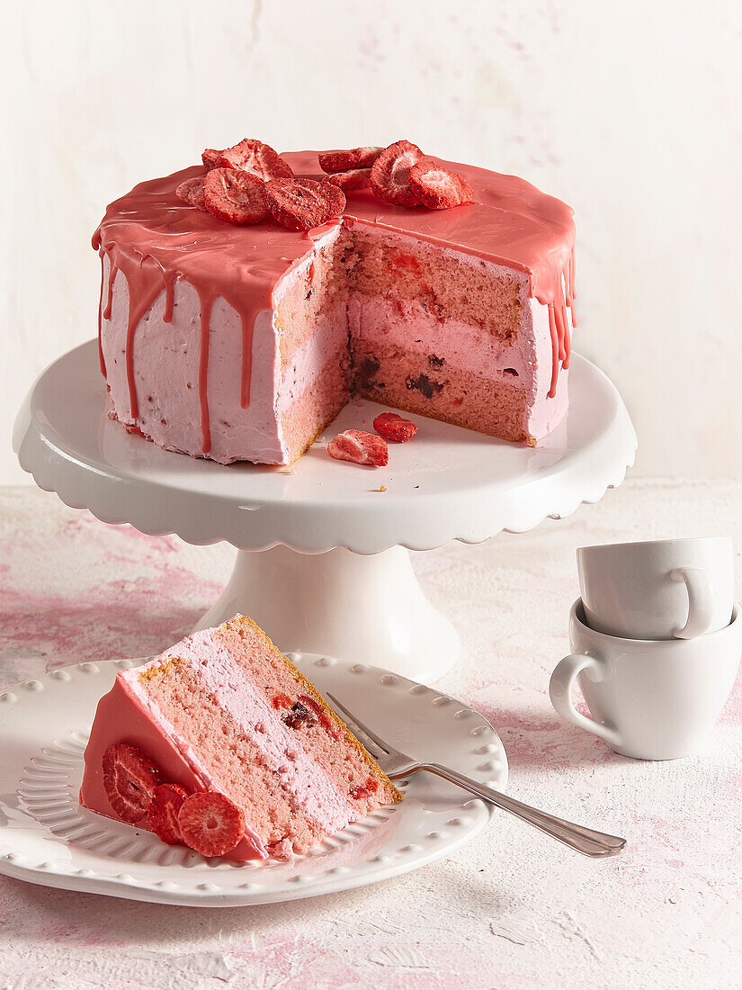 Strawberry cream cake with freeze-dried strawberries