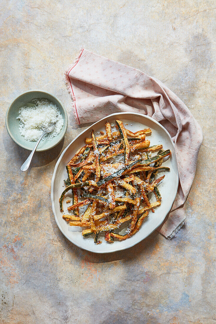 Gebackene Zucchini-Pommes mit Parmesan