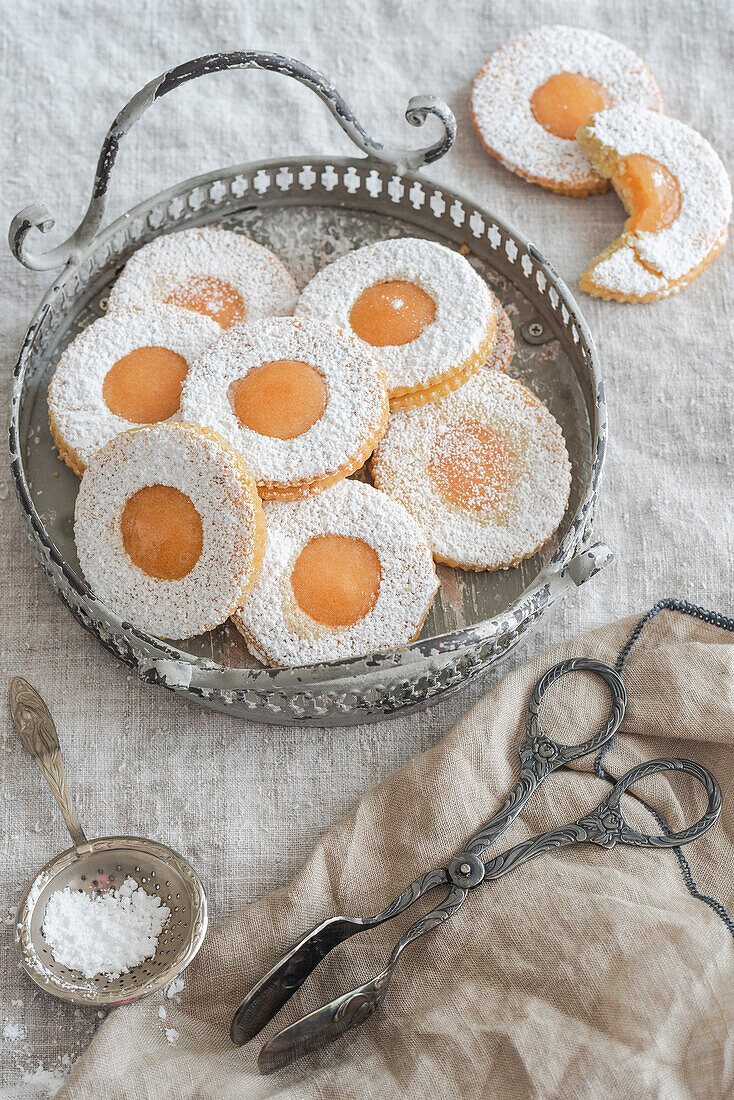 Spitzbuben mit Aprikosenmarmelade