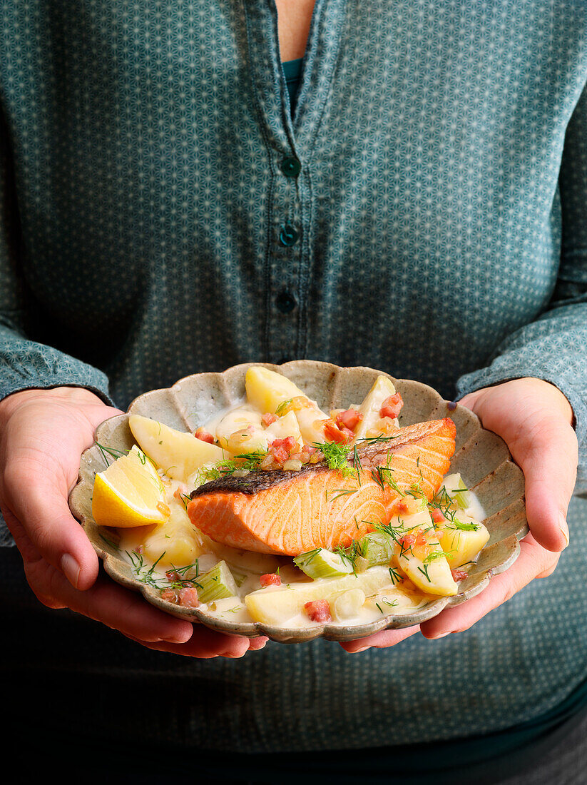 Roasted salmon with dill potatoes, fennel and bacon in béchamel sauce