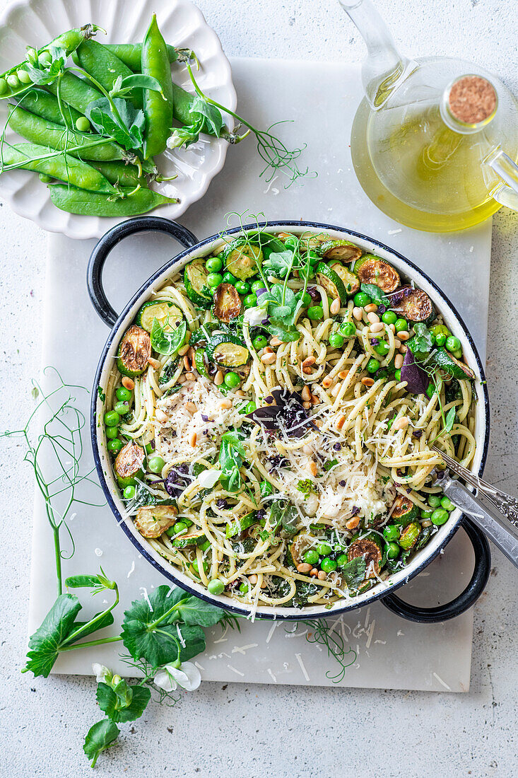 Pasta with green peas