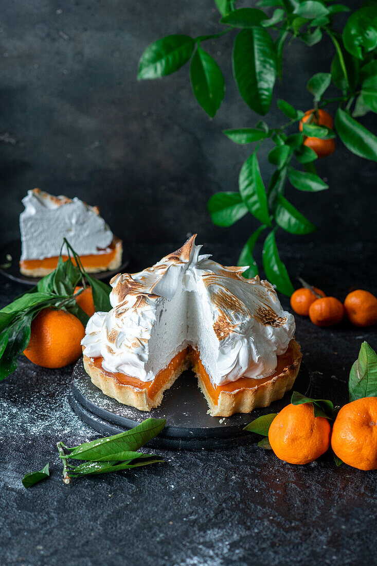 Clementine cake with meringue topping