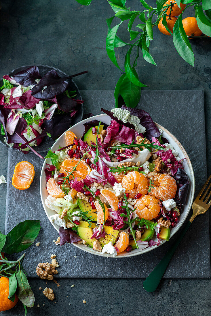Winter salad with clementines, radicchio and avocado