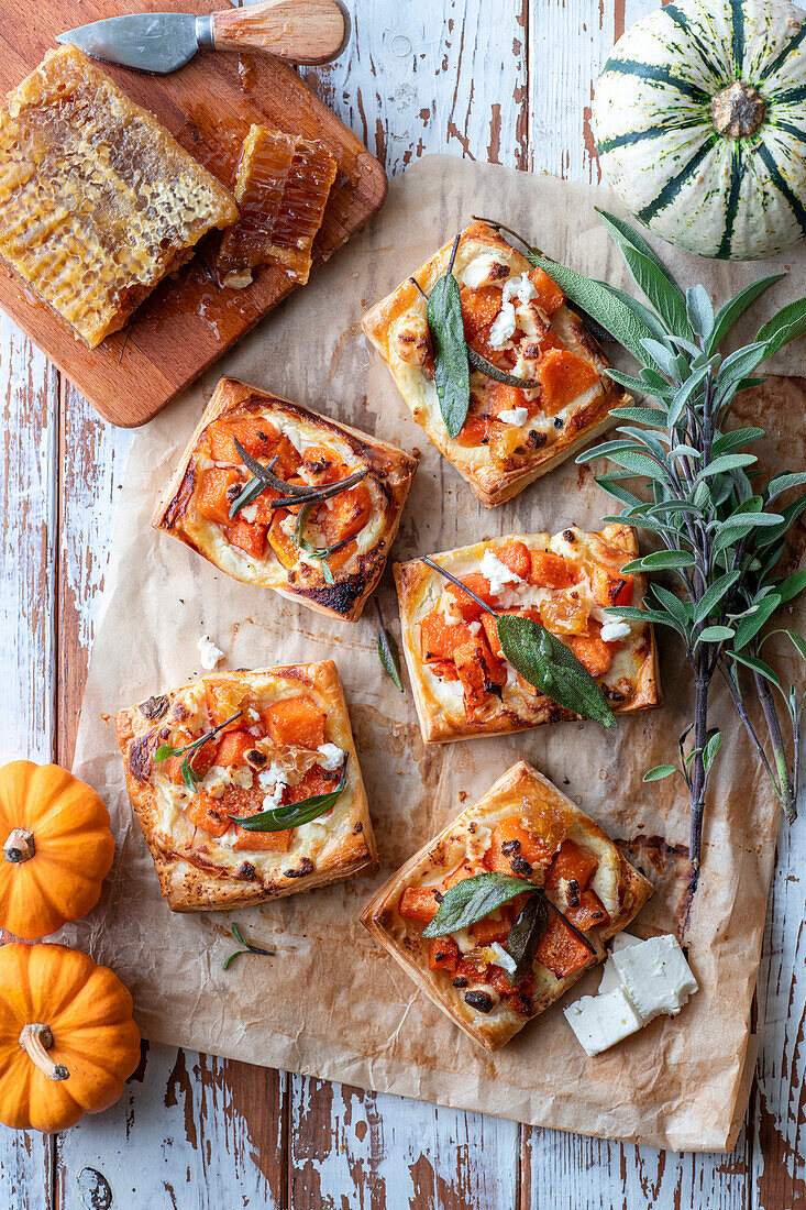 Puff pastry slices with pumpkin and cheese