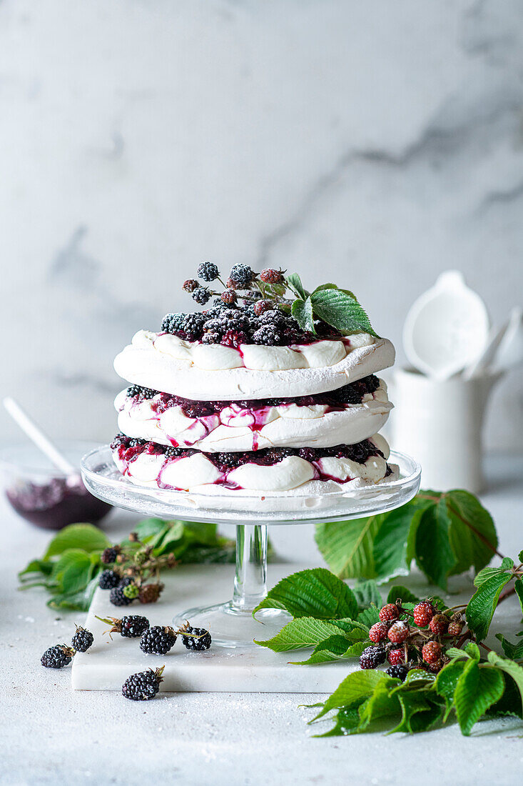 Meringue cake with blackberries