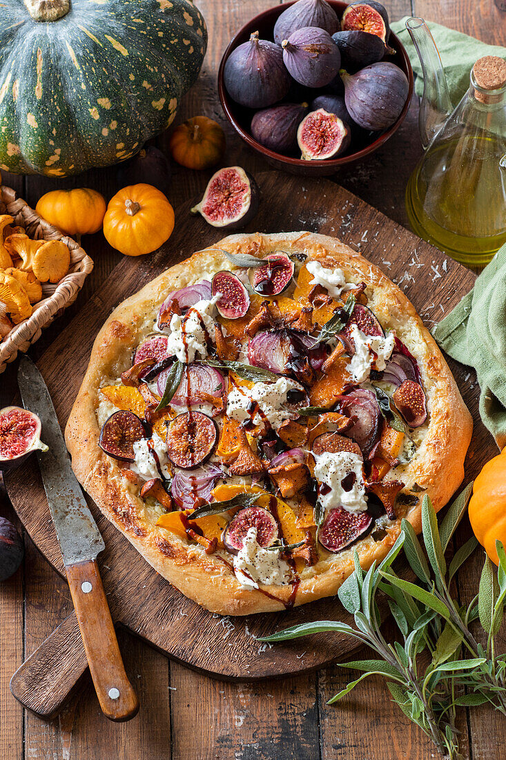 Pumpkin and fig pizza with goat's cheese and nuts