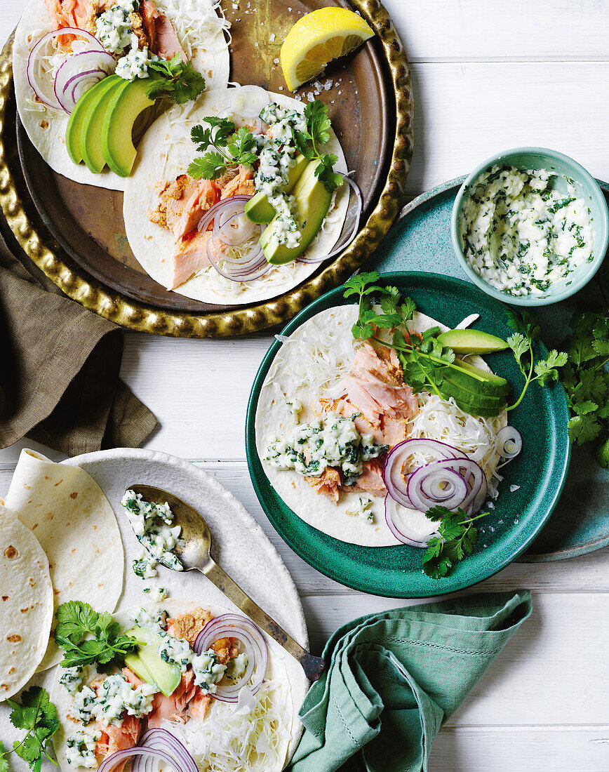 Tandoori-Lachstacos mit frischer Kokos-Koriander-Creme