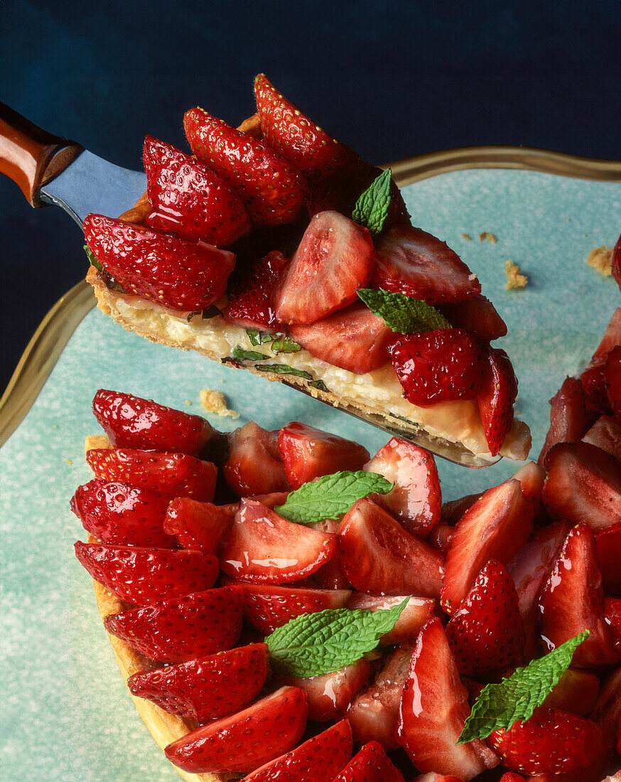 Strawberry tart with rice pudding filling and mint leaves