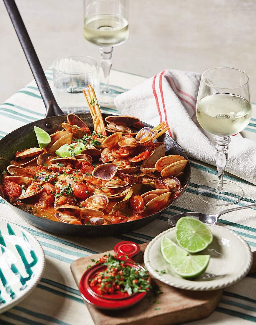 Seafood pan with tomatoes and lime