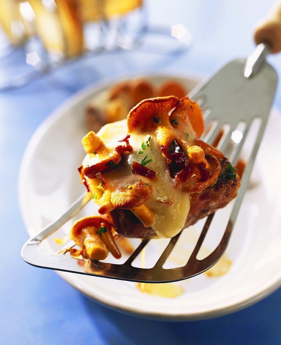 Baked veal medallions with chanterelles