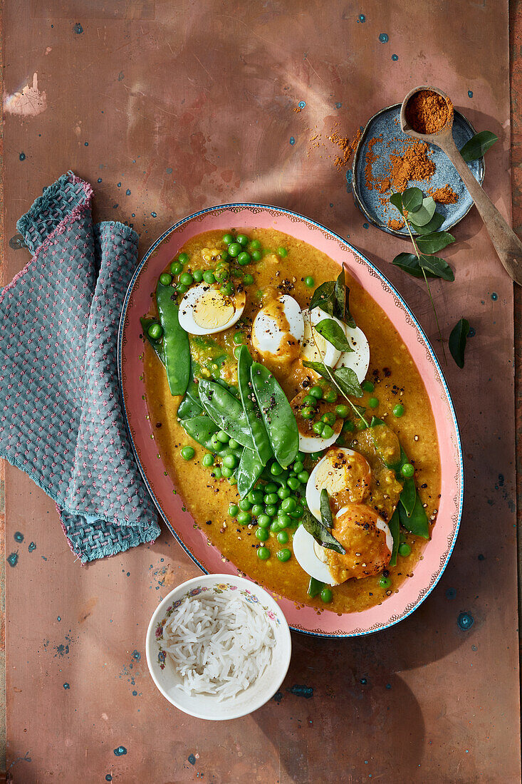 Hot curry with egg, peas, mangetout and curry leaves