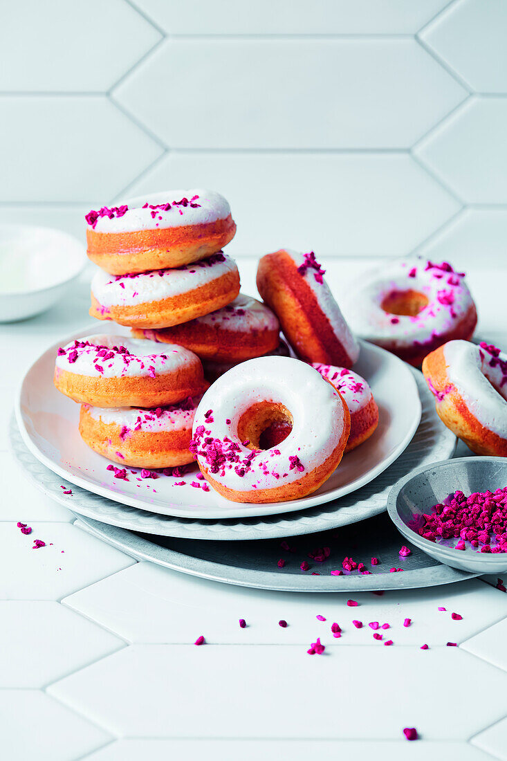 Yoghurt donuts with pink crumble
