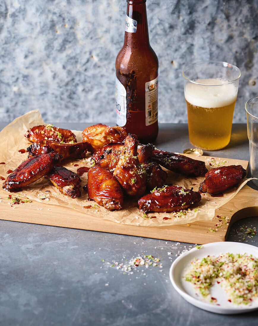Glazed chicken wings with sesame seeds