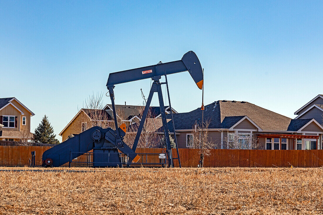 Oil well pumpjack